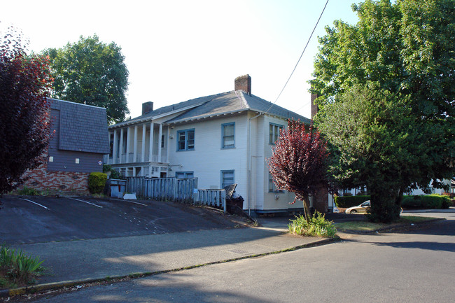 2809 SE Washington St in Portland, OR - Building Photo - Building Photo