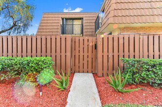 146 Heritage Way in West Palm Beach, FL - Building Photo - Building Photo