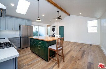 6461 Whitman Ave in Los Angeles, CA - Building Photo - Building Photo