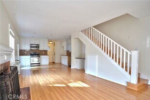 1105 N Beverly Glen Blvd in Los Angeles, CA - Building Photo