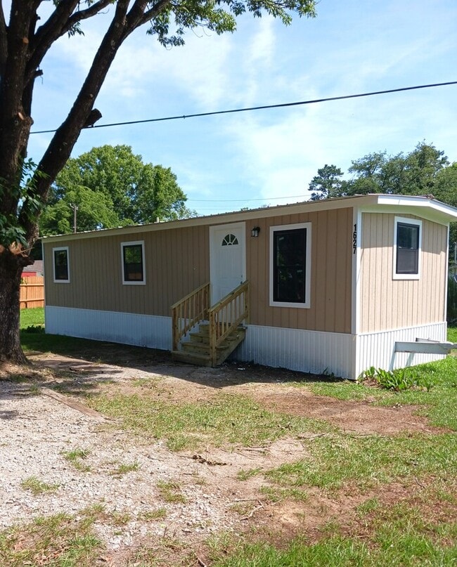 property at 1627 Old Lynwood Cir