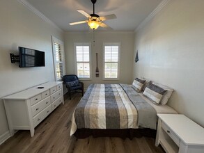 13941 Clubhouse Dr in Tampa, FL - Building Photo - Building Photo