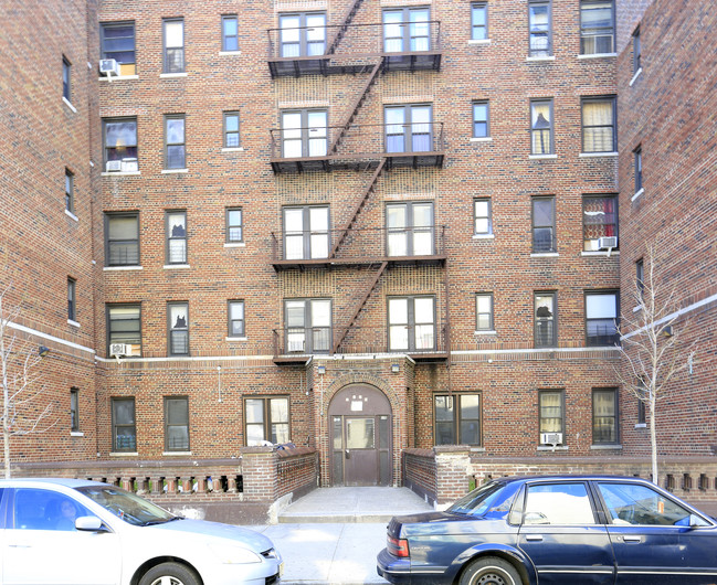 2334 Tiebout Ave in Bronx, NY - Building Photo - Building Photo