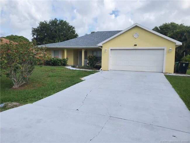 2509 SE Lyman Cir in Port St. Lucie, FL - Building Photo - Building Photo