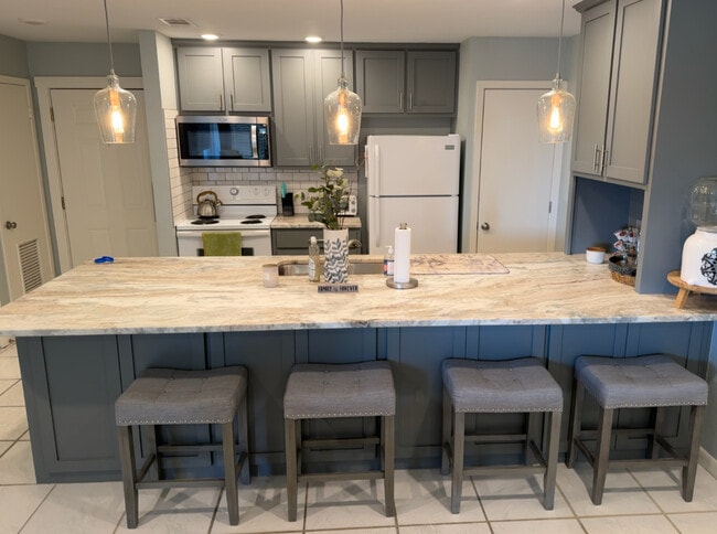 604 Highcrest Dr, Unit The Hideaway in Marble Falls, TX - Building Photo - Building Photo