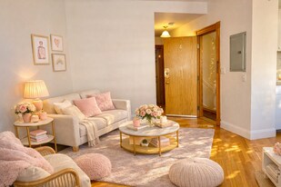 90A W Cedar St in Boston, MA - Building Photo