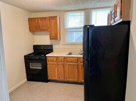 510 E Locust St, Unit A in Bloomington, IL - Building Photo