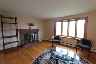 122 Batterson Dr in New Britain, CT - Foto de edificio - Building Photo