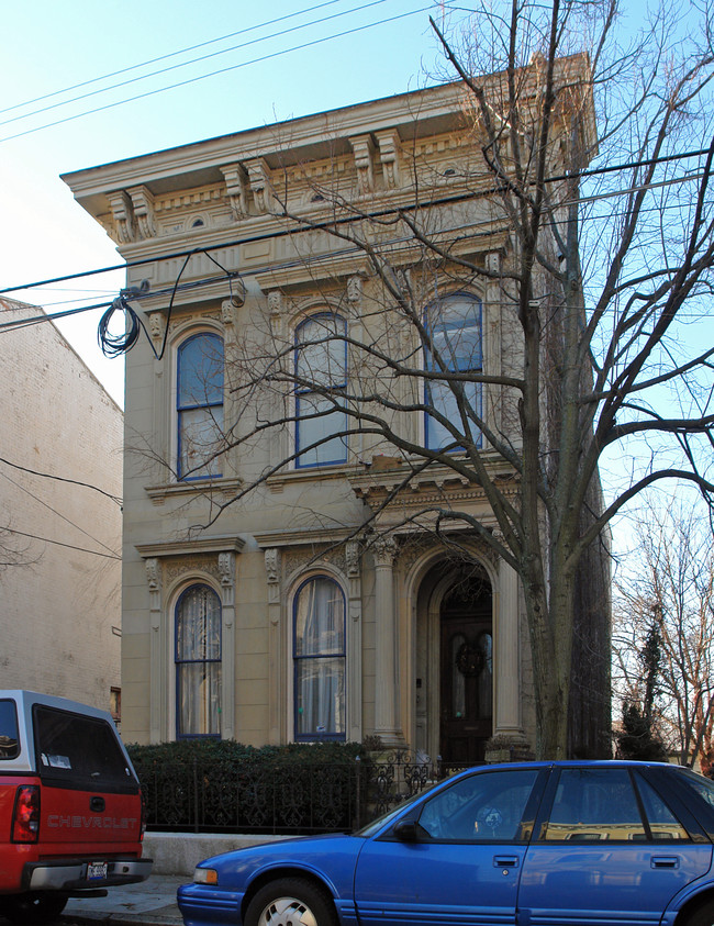 837 Dayton St in Cincinnati, OH - Building Photo - Building Photo