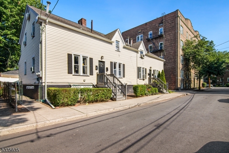 18 Jersey St in Bloomfield, NJ - Building Photo