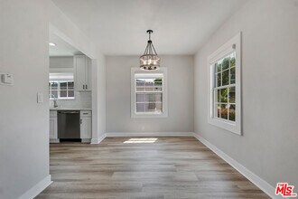 713 W 118th St in Los Angeles, CA - Building Photo - Building Photo