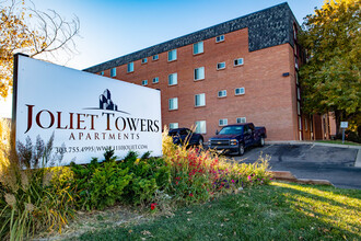 Joliet Towers in Aurora, CO - Foto de edificio - Building Photo