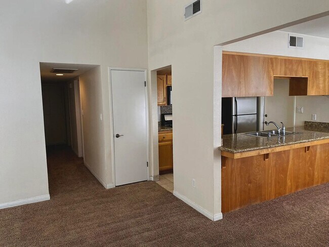 509 White Ln in Bakersfield, CA - Building Photo - Building Photo