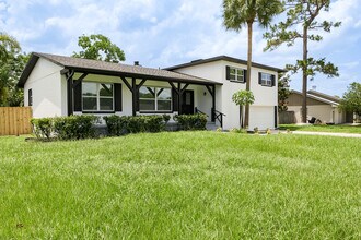 718 Mendoza Dr in Orlando, FL - Building Photo - Building Photo