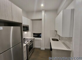19 Queensberry St in Boston, MA - Building Photo