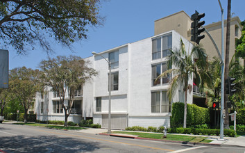 9297 Burton Way in Beverly Hills, CA - Building Photo - Building Photo