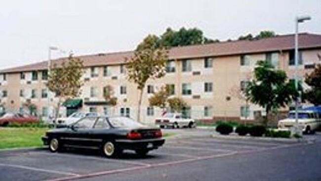 4121 Katella Ave in Los Alamitos, CA - Building Photo - Building Photo