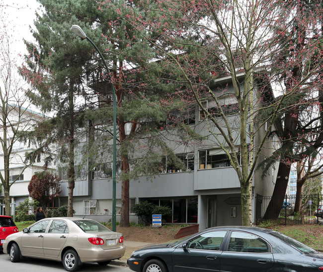 1031 Burnaby St in Vancouver, BC - Building Photo - Building Photo