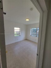 642 NW 77th St in Miami, FL - Foto de edificio - Building Photo