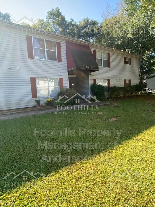 208 Old North Church Rd in Anderson, SC - Building Photo