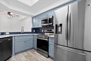 3023 Alcazar Pl in Palm Beach Gardens, FL - Building Photo