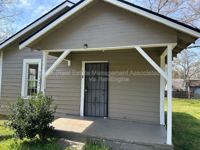 property at 493 New Ln St