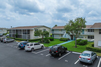 Sterling Village Condominium in Boynton Beach, FL - Foto de edificio - Building Photo