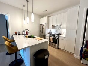 45 W 3rd St, Unit 312 in Boston, MA - Foto de edificio - Building Photo