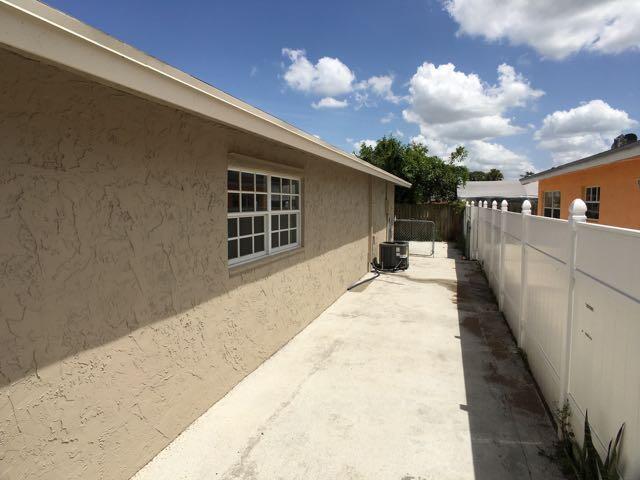 5791 S Rue Rd in West Palm Beach, FL - Building Photo - Building Photo
