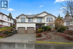2637 Panorama Dr in Coquitlam, BC - Building Photo
