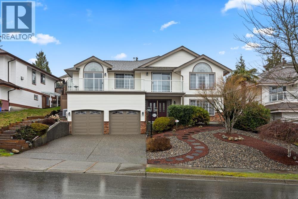 2637 Panorama Dr in Coquitlam, BC - Building Photo