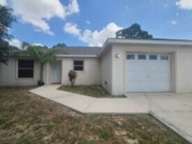 4610 Douglas Ln in Lehigh Acres, FL - Building Photo