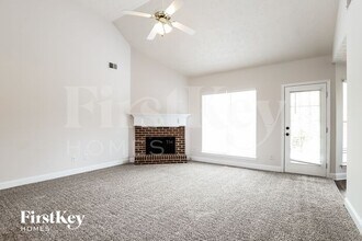 807 Lazy Ln in Winder, GA - Foto de edificio - Building Photo