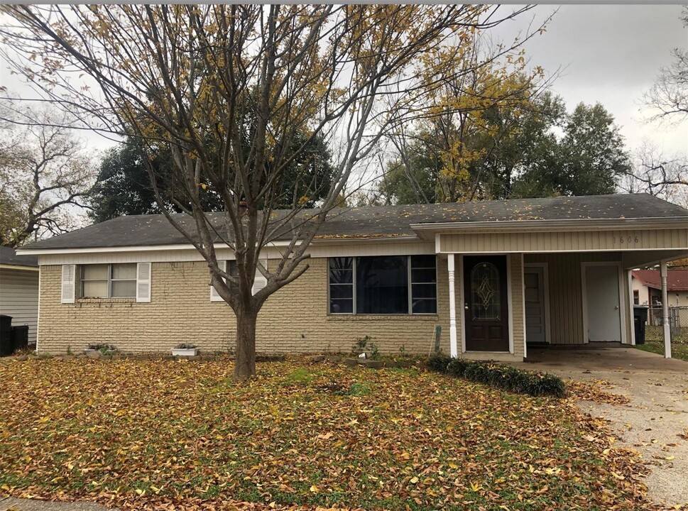 1606 San Saba St in Bossier City, LA - Foto de edificio