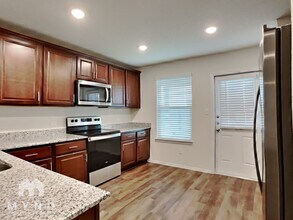 707 Wild Olive Wy in San Antonio, TX - Building Photo - Building Photo