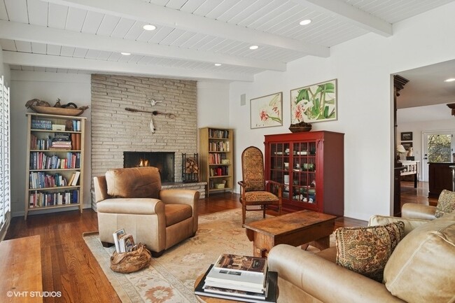 1674 Bowling Green Dr in Lake Forest, IL - Building Photo - Building Photo