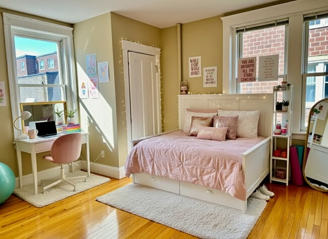 76 Egmont St, Unit 4 in Brookline, MA - Foto de edificio - Building Photo