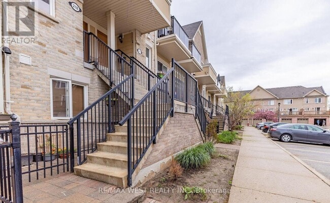 property at 4975 Southampton Dr