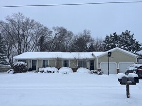 4417 Poinsettia Ave SE in Kentwood, MI - Building Photo - Building Photo