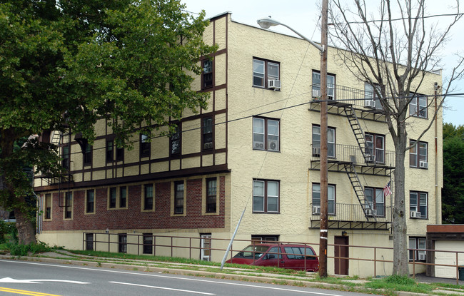 30 West Neck Rd in Huntington, NY - Building Photo - Building Photo