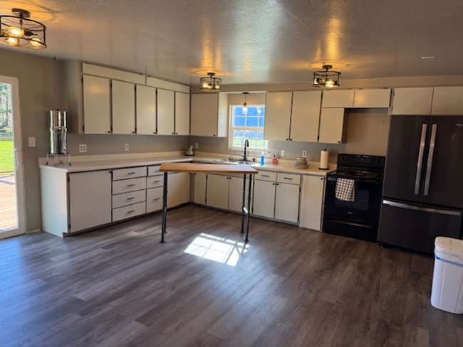 95103 Stock Slough Ln in Coos Bay, OR - Building Photo - Building Photo