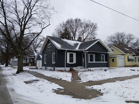 2204 Fremont St in Rockford, IL - Building Photo