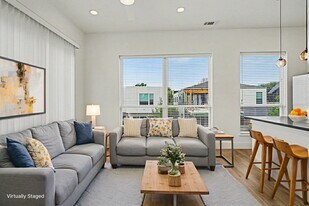 2217 N Fitzhugh Ave, Unit 205 in Dallas, TX - Building Photo