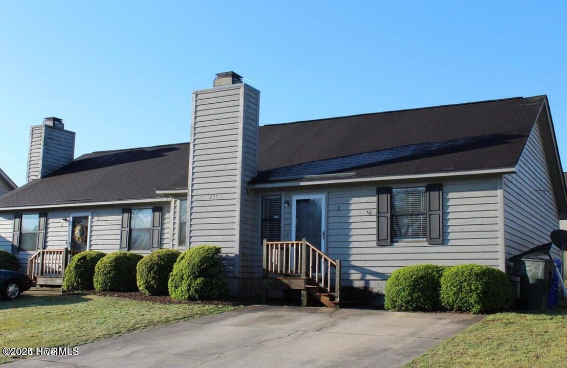 239 Wyndham Cir in Greenville, NC - Building Photo