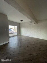 5113 Wally Dr in El Paso, TX - Foto de edificio - Building Photo