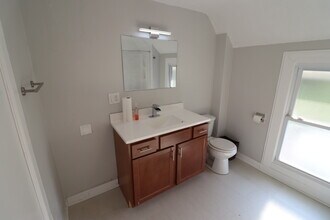319 N Huntington St, Unit Upper in Medina, OH - Foto de edificio - Building Photo