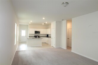 1056 Cades Cv Wy in DeLand, FL - Building Photo - Building Photo