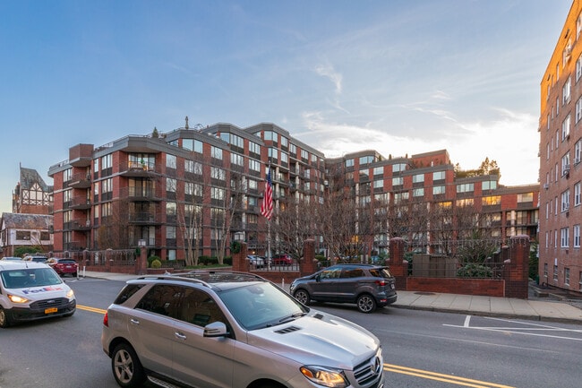 The Classic in Hartsdale, NY - Foto de edificio - Building Photo
