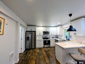 13454 95th Ave NE in Kirkland, WA - Building Photo - Building Photo