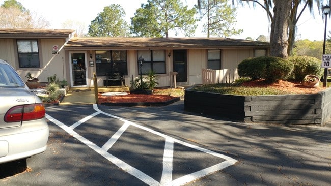 Capital Ridge in Tallahassee, FL - Foto de edificio - Building Photo
